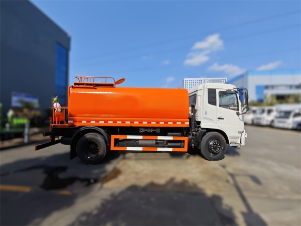 DongFeng KR 4x2 11cbm Water Tank Sprinkler Truck