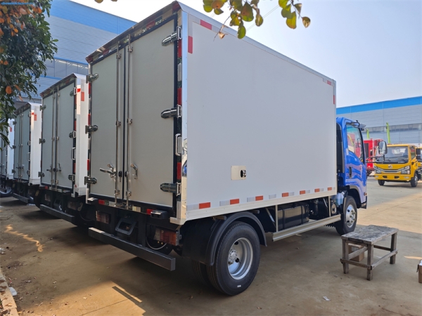 ISUZU KV100 4x2 KC-480 Cooling Reefer Truck