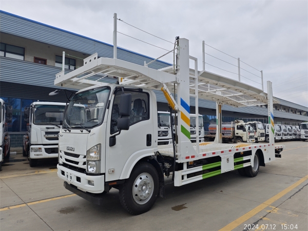 ISUZU 4x2 car transport truck