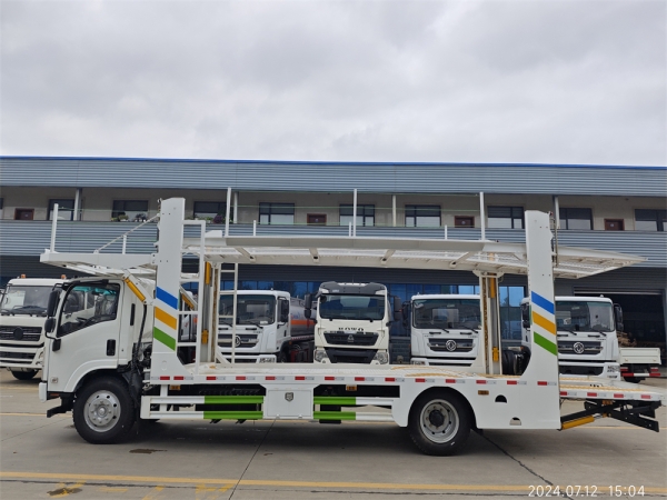 ISUZU 4x2 car transport truck