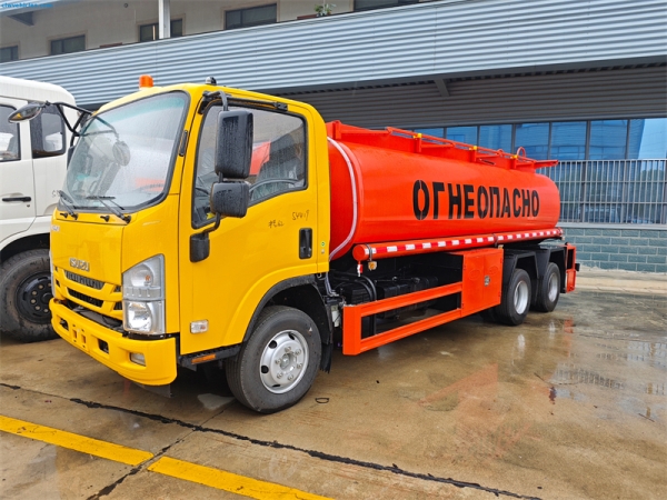 ISUZU ELF 6x4 8m³ Oil Tanker Truck