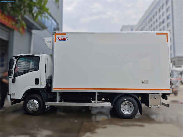 ISUZU 4x2 Cooling Refrigerator Van Truck