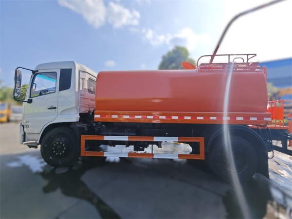 DongFeng KR 4x2 11cbm Water Tank Sprinkler Truck