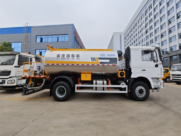 Shacman 4x2 8cbm Asphalt Distributor Road Maintenance Truck