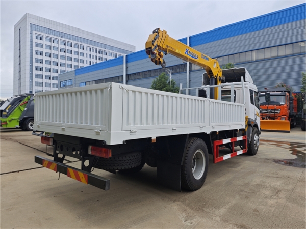 FAW 4x2 XCMG 5Ton Telescopic Boom Truck Mounted Crane