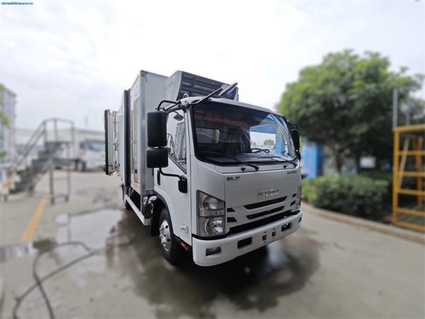 ISUZU 4x2 Cooling Refrigerator Van Truck