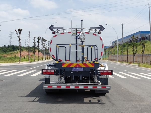 E High-pressure Water Sprinkle truck