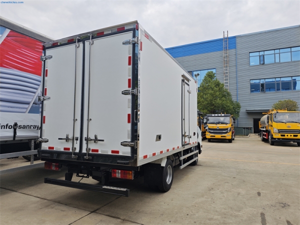 ISUZU 4x2 Carrier Refrigerated Truck