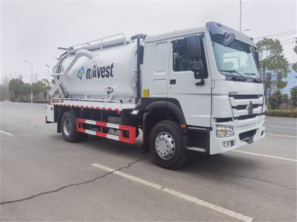 HOWO 4x2 8cbm Cleaning Sewage Suction Truck