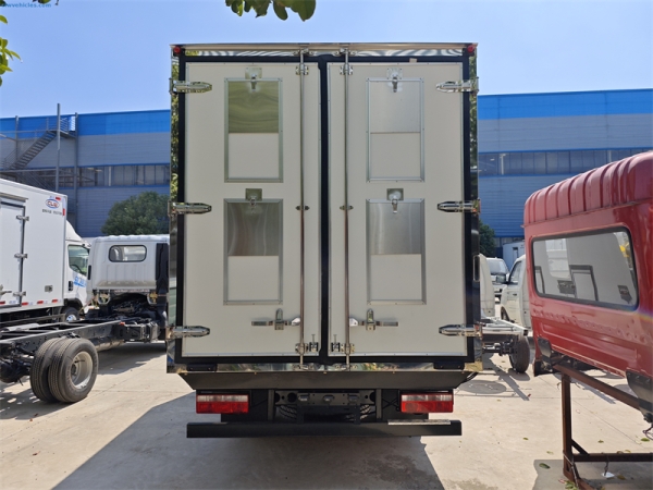 DongFeng Captain 4x2 Cooling Reefer Truck