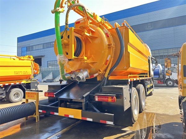 ISUZU GIGA 6x4 9.3cbm Cleaning Sewage Suction Truck