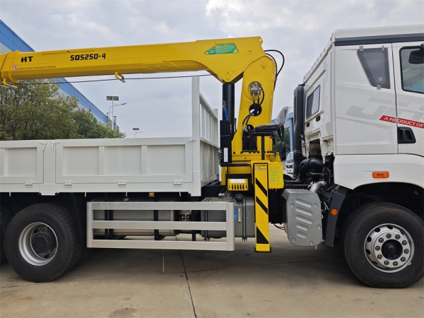 FAW JH6 6x4 crane truck