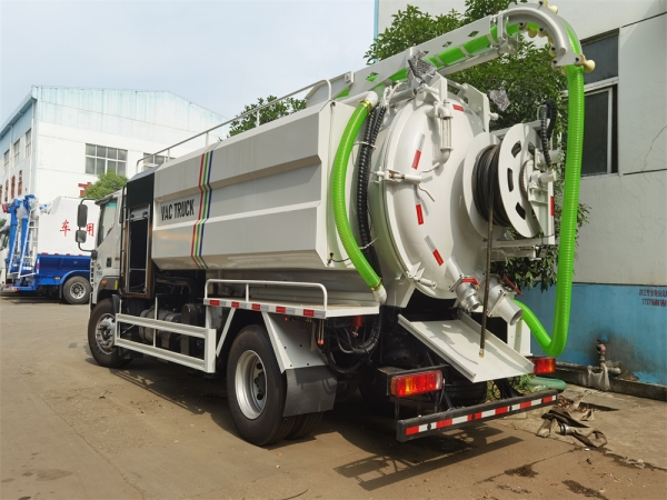 Foton 4x2 5.5cbm Cleaning Sewage Suction Truck