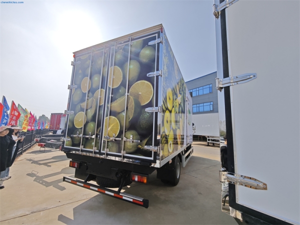 HOWO 4x2 SV-1080S Cooling Reefer Truck