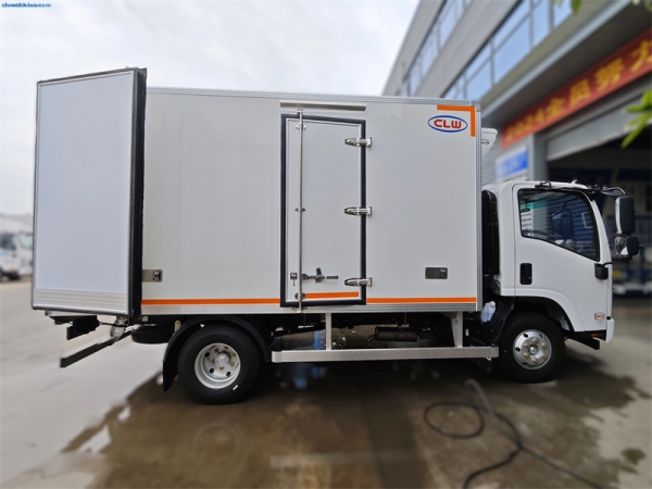 ISUZU 4x2 Cooling Refrigerator Van Truck