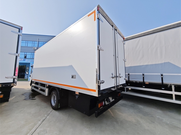 ISUZU KV600 4x2 Cargo Box Truck