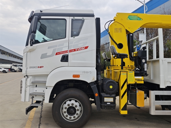 FAW JH6 6x4 crane truck