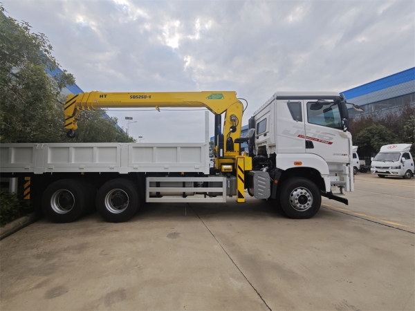 FAW JH6 6x4 crane truck