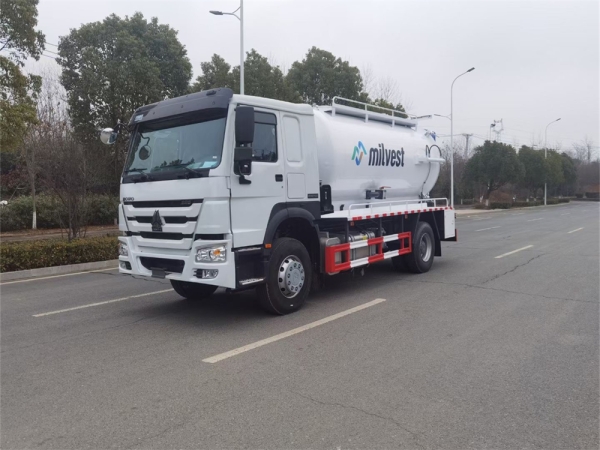 HOWO 4x2 8cbm Cleaning Sewage Suction Truck