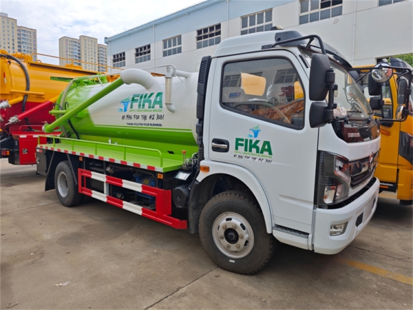 DongFeng 4x2 8cbm Cleaning Sewage Suction Truck