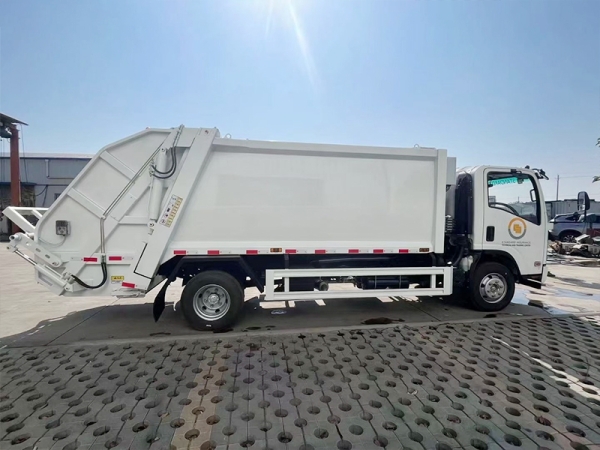 ISUZU KV100 4x2 8cbm Garbage Compactor Truck