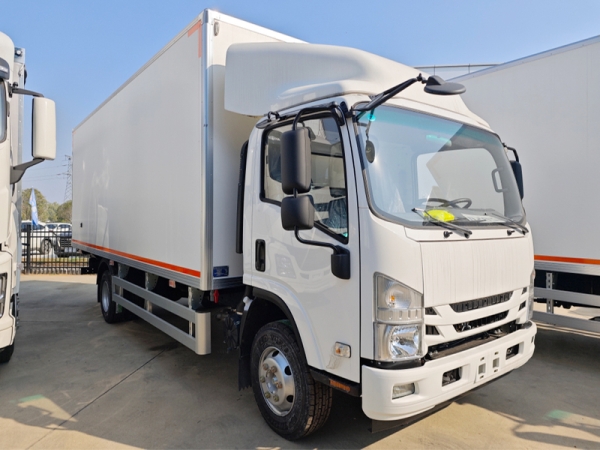 ISUZU KV600 4x2 Cargo Box Truck