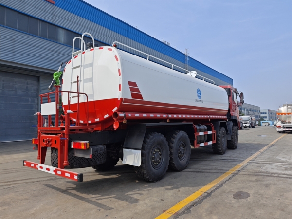 DongFeng 8x4 8+1tires 30cbm Water Sprinkler Truck