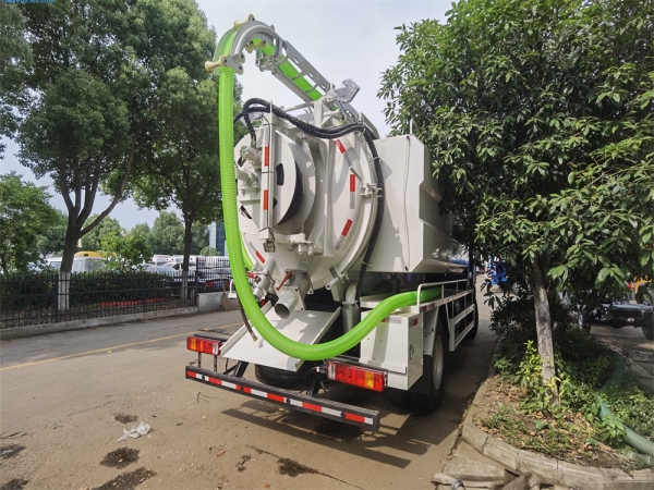 Foton 4x2 5.5cbm Cleaning Sewage Suction Truck