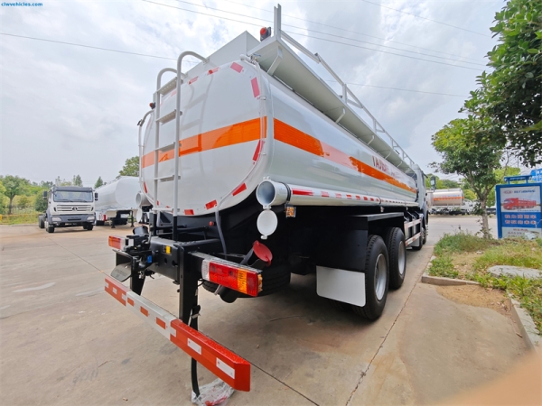 Beiben 8x4 290hp 20cbm Oil Tanker Truck