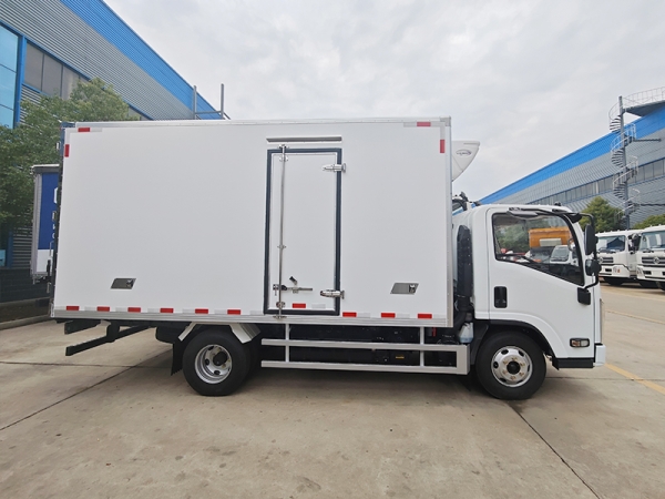 ISUZU 4x2 Carrier Refrigerator Truck