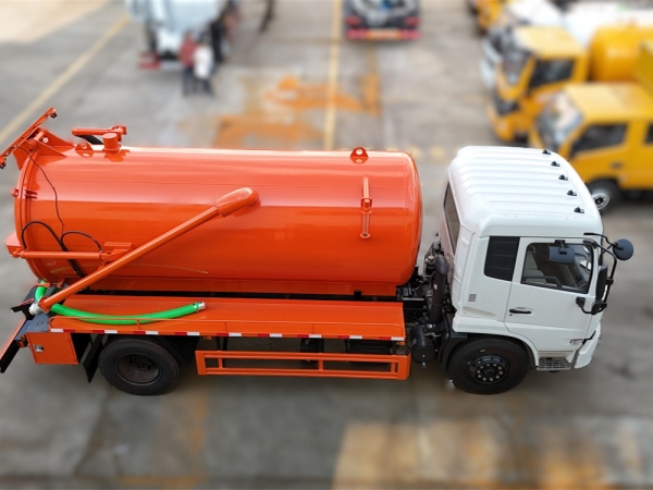 DongFeng Kr 4x2 12cbm Sewage Suction Truck