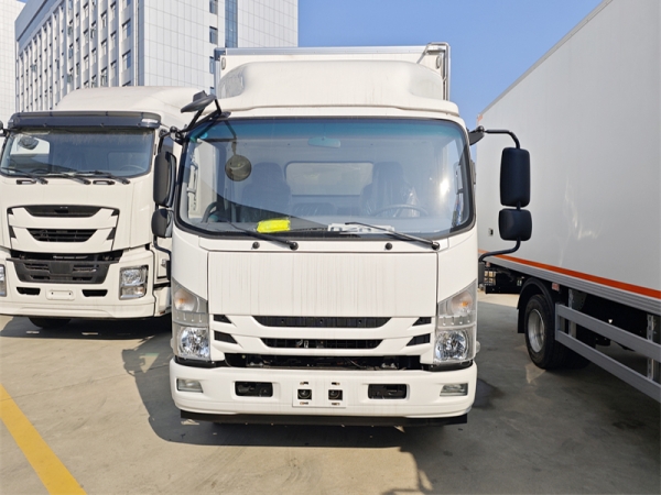 ISUZU KV600 4x2 Cargo Box Truck