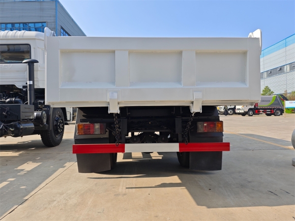 ISUZU 4x2 Half-crew Cab Dump Truck