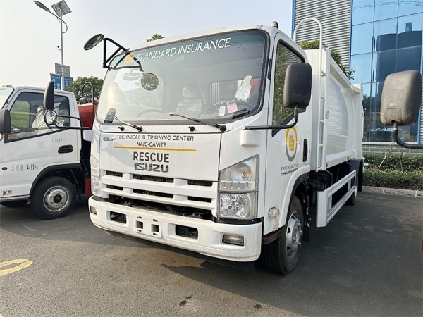 ISUZU KV100 4x2 8cbm Garbage Compactor Truck