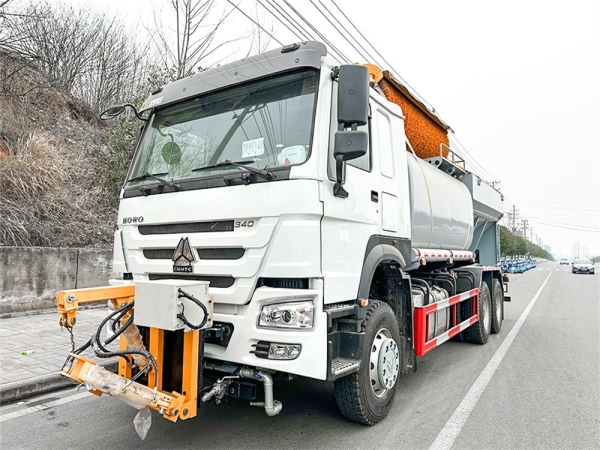 Snow cleaning truck