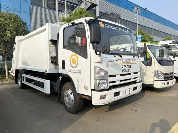 ISUZU KV100 4x2 8cbm Garbage Compactor Truck