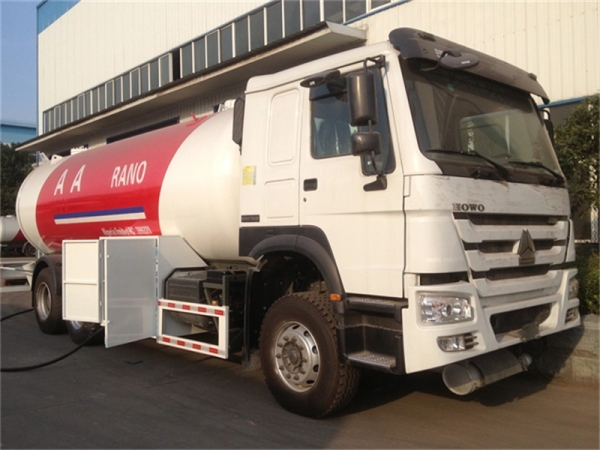 25cbm Lpg Tansportation on HOWO Truck