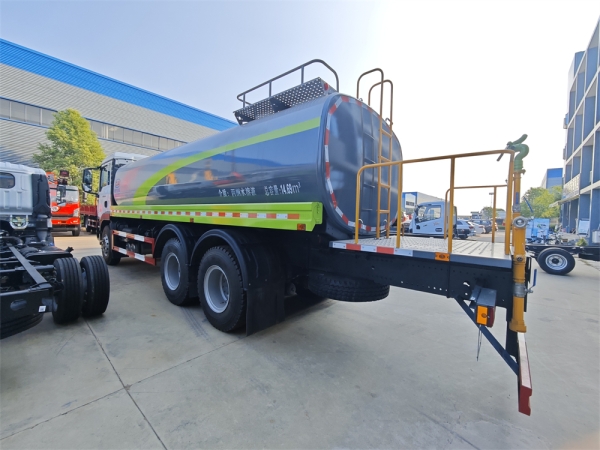 HOWO sitrak 14.6cbm water tank sprinkler truck