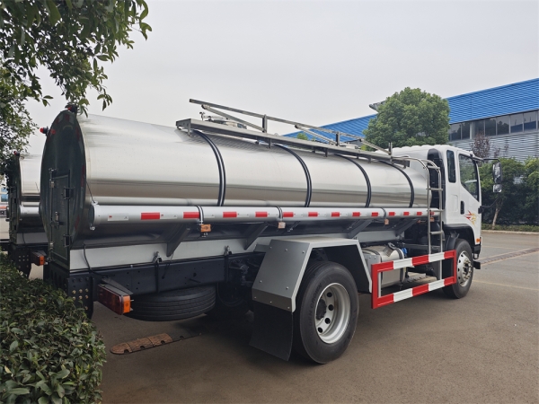 FAW 4x2 6.5m³ bulk milk tank truck