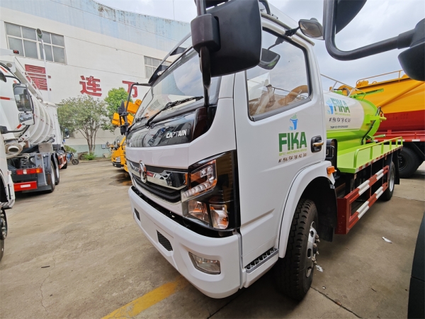 DongFeng 4x2 8cbm Cleaning Sewage Suction Truck