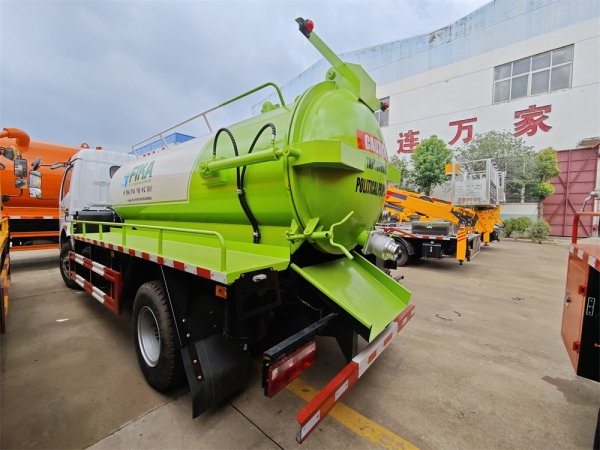 DongFeng 4x2 8cbm Cleaning Sewage Suction Truck