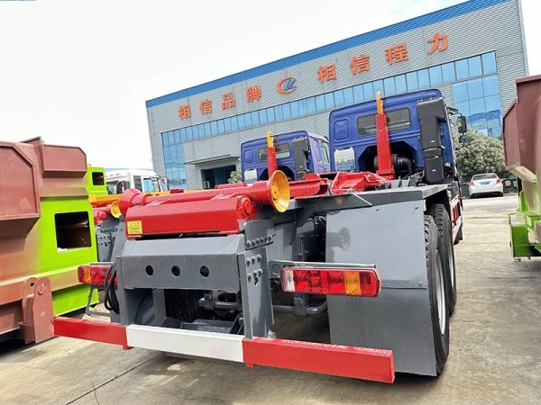 HOWO 6x4 Hook Arm Roll-on-off Collect Garbage Truck