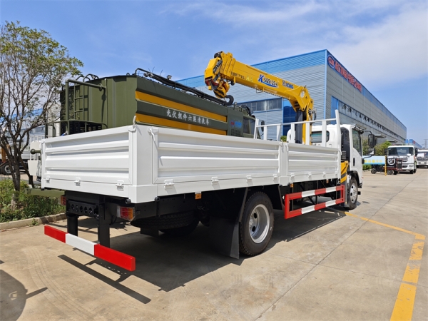 Isuzu Elf 4x2 XCMG 5Ton Telescopic Boom Truck Mounted Crane