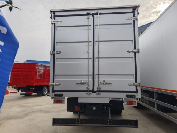 CLW ISUZU GIGA 4x2 Cargo Box Truck