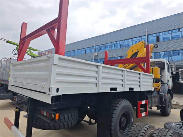 XCMG Q6.3ZK2Q 6.3 Ton Knuckle Boom crane mounted on beiben cargo truck