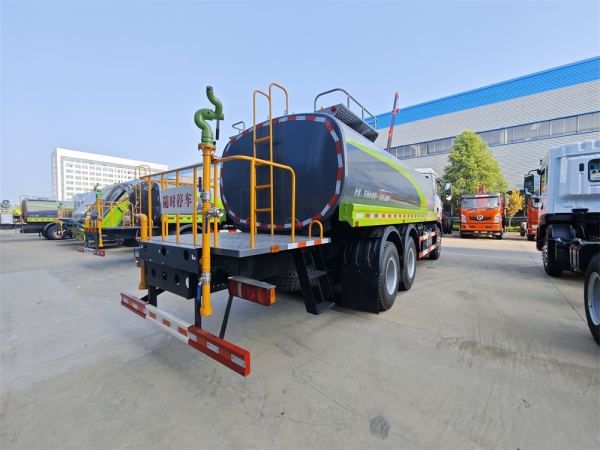 HOWO sitrak 14.6cbm water tank sprinkler truck