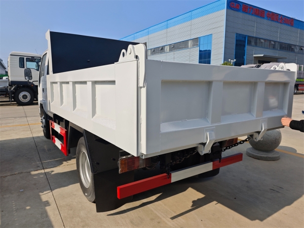 ISUZU 4x2 Half-crew Cab Dump Truck