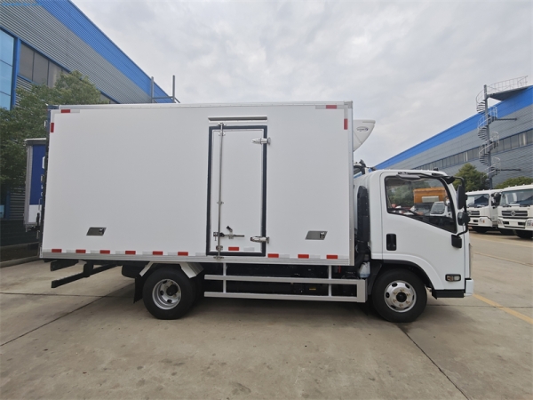 ISUZU 4x2 Carrier Refrigerated Truck