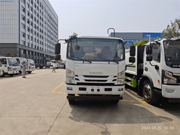 ISuZu 4x2 Chassis 14cbm Garbage Compactor Truck