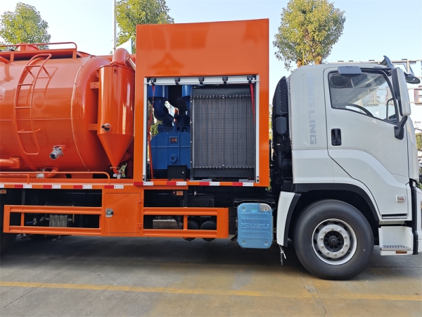 ISUZU 6x4 9.5cbm Cleaning Sewage Suction Truck